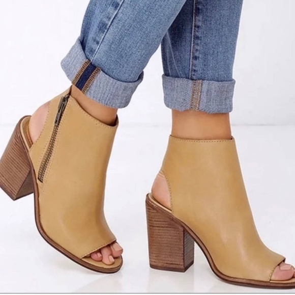 Steve Madden women tan leather ankle Peep Toe Booties size 10 - Picture 1 of 8